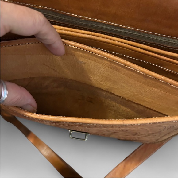 Sergio Collection Vintage 80s 90s Hand Tooled Leather Crossbody Briefcase Satche - Picture 8 of 14